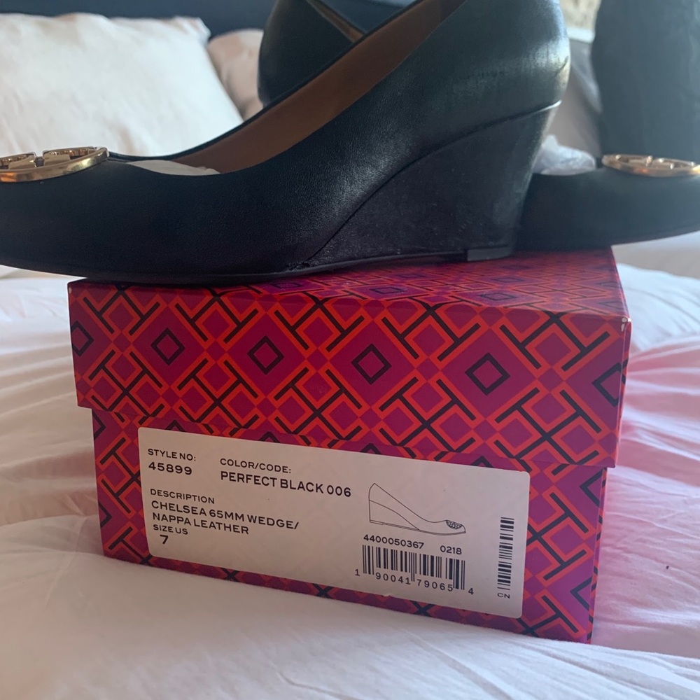 Tory Burch wedge size 7